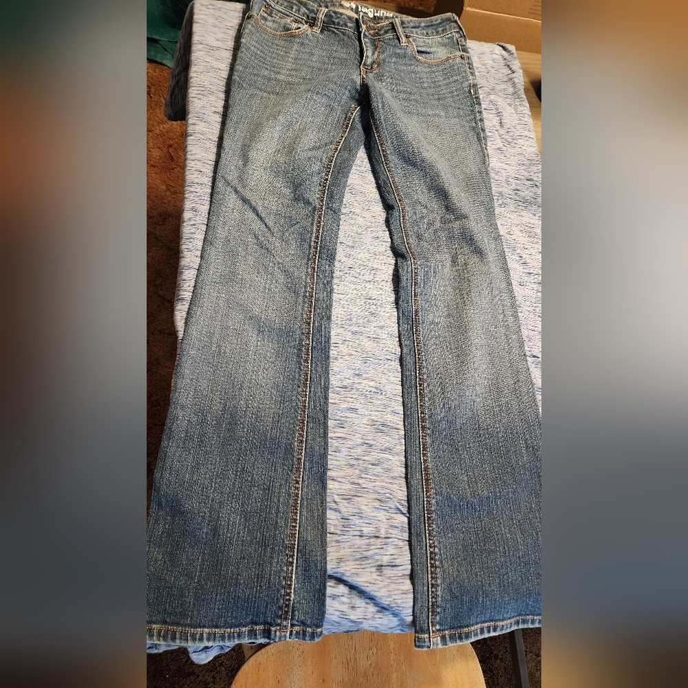 women's size 5 bootcut Bullhead